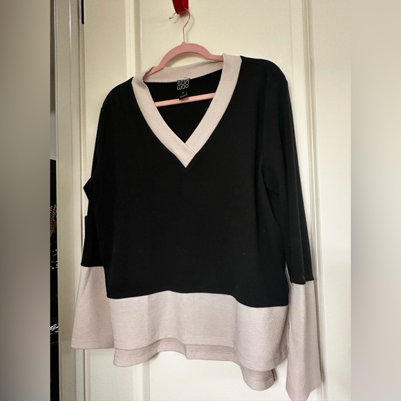 Vneck Colorblock Sweater - Picture 6 of 6